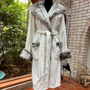 Robe, new without tags, fleece with faux fur, one size